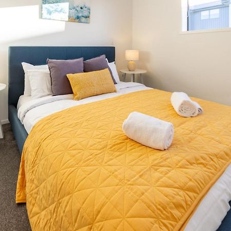 Urban Park Escape 2 Bed 2 Bath W/Carpark Daire Christchurch Dış mekan fotoğraf