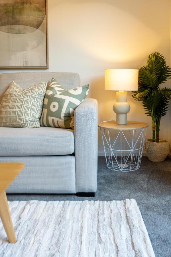 Urban Park Escape 2 Bed 2 Bath W/Carpark Daire Christchurch Dış mekan fotoğraf
