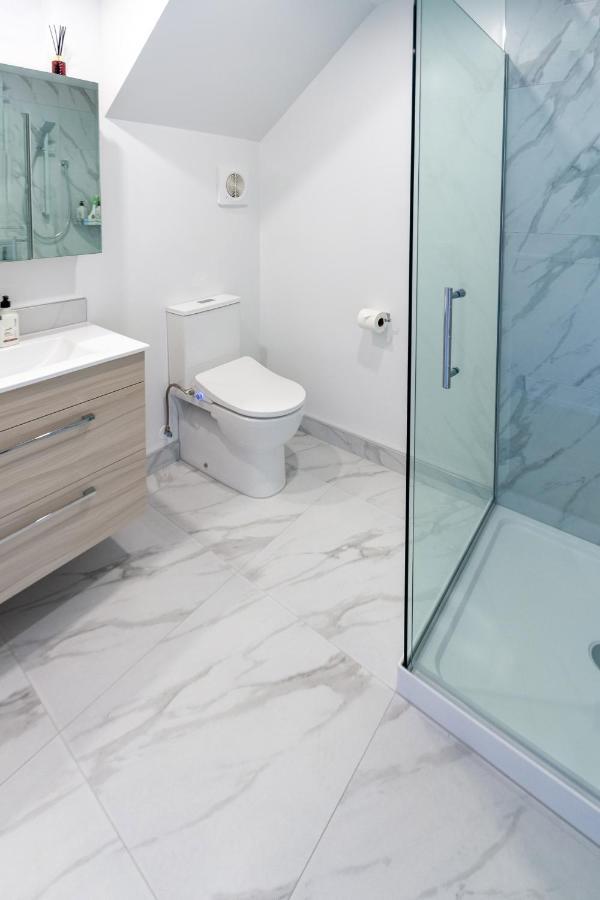 Urban Park Escape 2 Bed 2 Bath W/Carpark Daire Christchurch Dış mekan fotoğraf