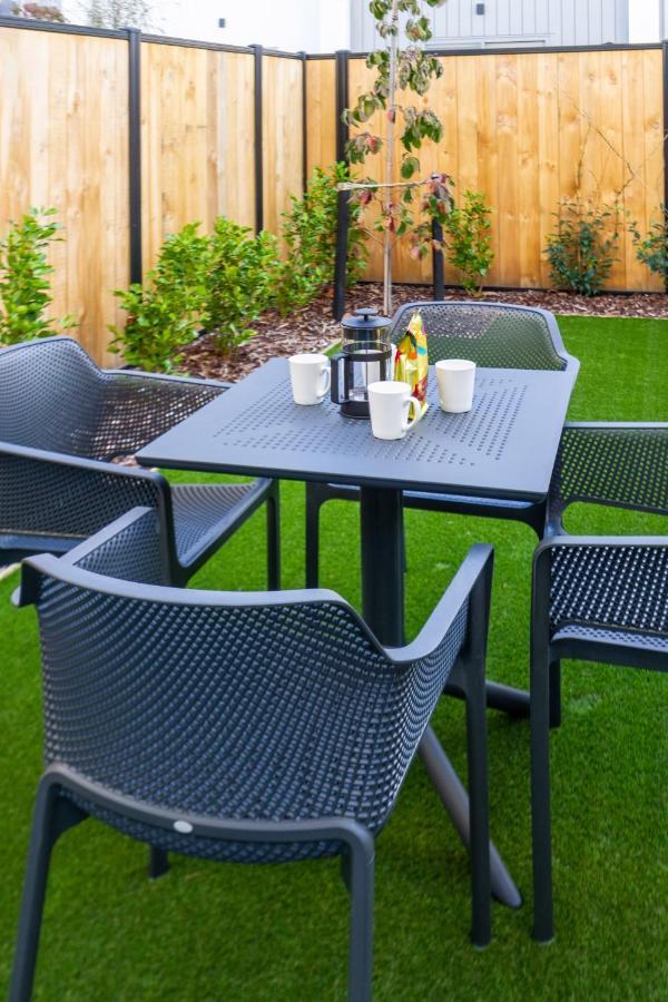 Urban Park Escape 2 Bed 2 Bath W/Carpark Daire Christchurch Dış mekan fotoğraf
