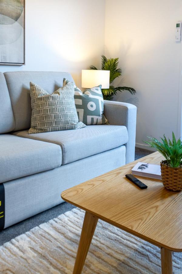 Urban Park Escape 2 Bed 2 Bath W/Carpark Daire Christchurch Dış mekan fotoğraf