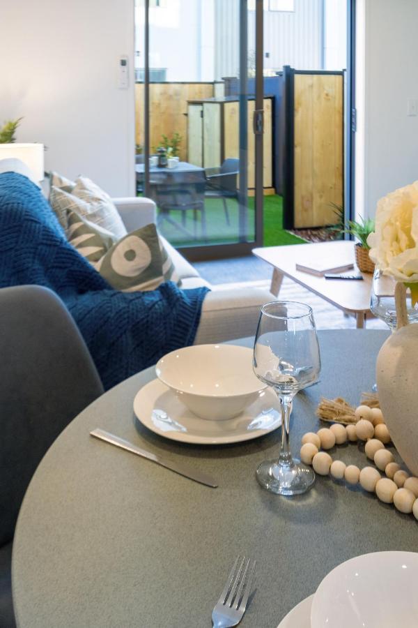 Urban Park Escape 2 Bed 2 Bath W/Carpark Daire Christchurch Dış mekan fotoğraf